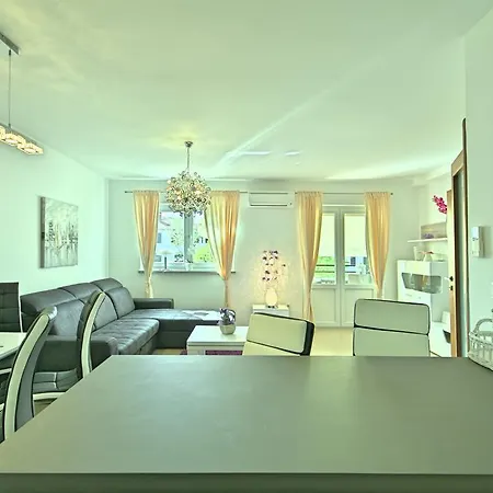 Crystal Apartman *