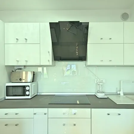 아파트 Crystal Apartman