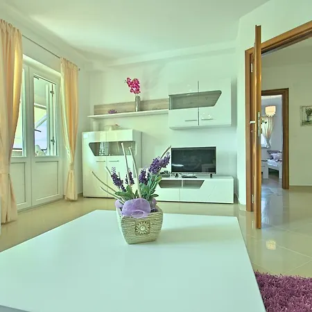 Crystal Apartman *