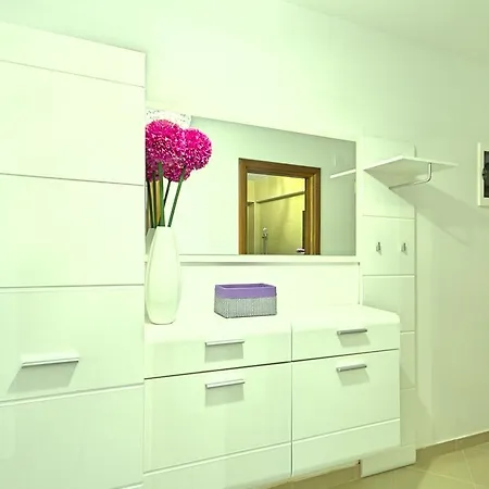 Crystal Apartman *