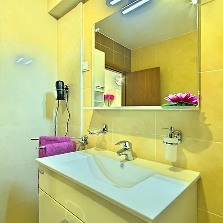 아파트 Crystal Apartman