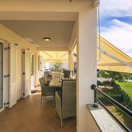 Crystal Apartman *
