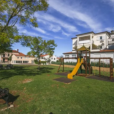 아파트 Crystal Apartman