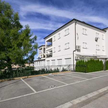 Crystal Apartman 아파트 *